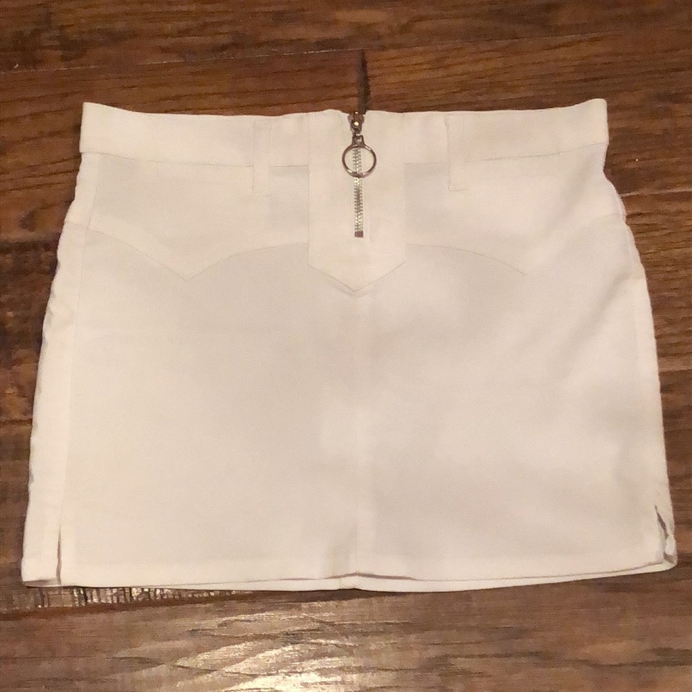 Z. Cavaricci white stretch mini skirt w/zipper size 1 juniors